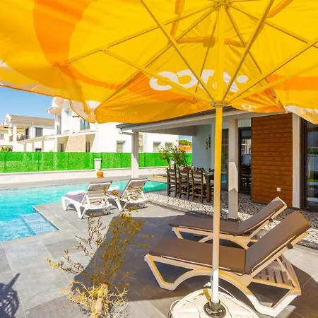 Βίλα Exclusive Paradise 3 *